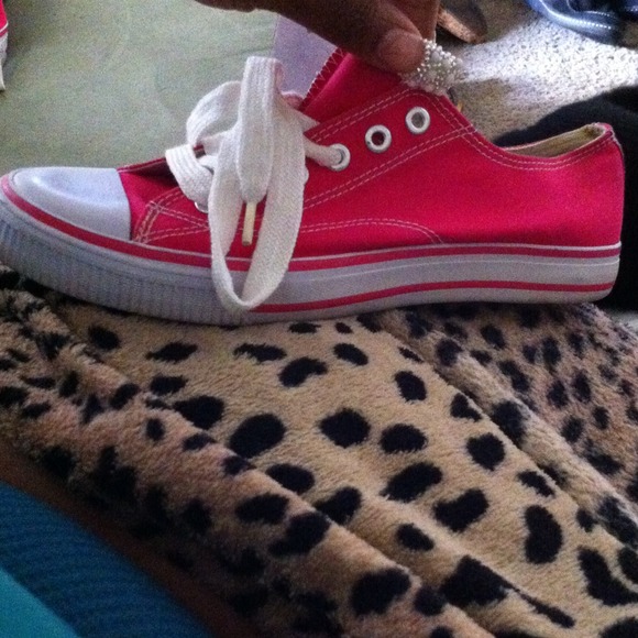 Pink chucks - Picture 3 of 4
