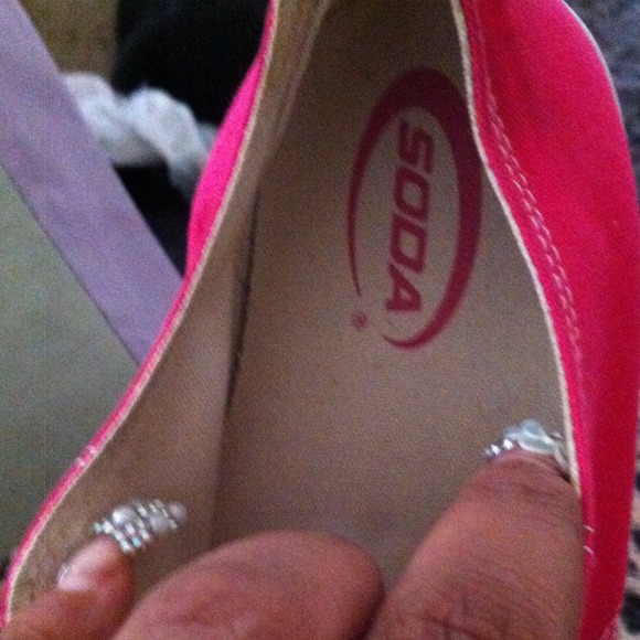 Pink chucks - Picture 4 of 4