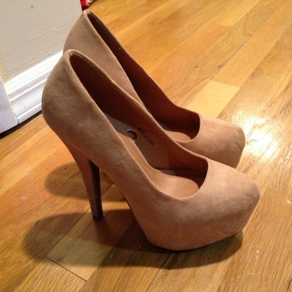 Size 7 beige pumps forever21