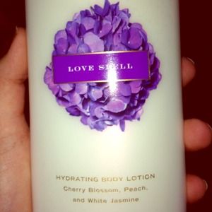 Victoria's Secret love spell bundle on reserve