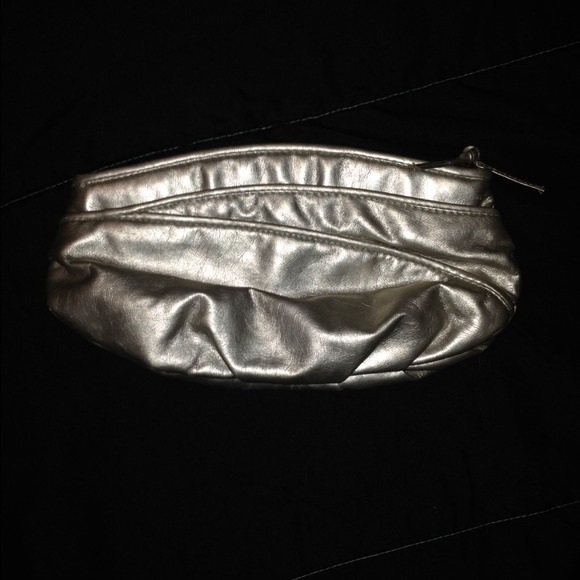 Cute Silver Clutch !! - Picture 3 of 4