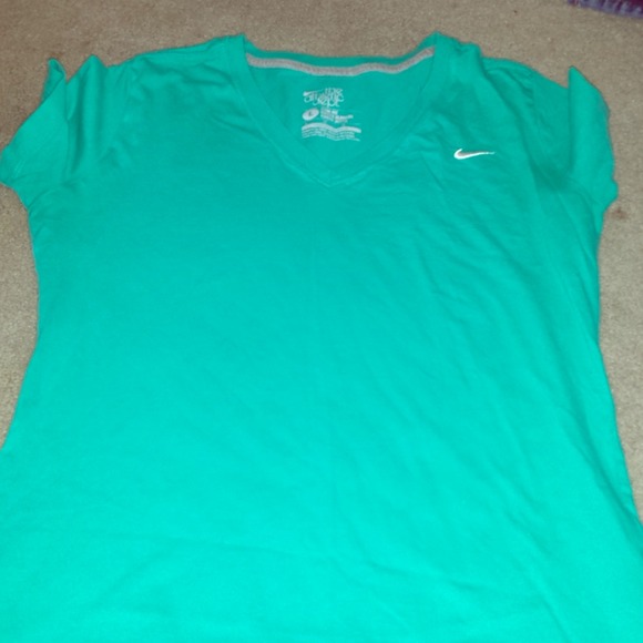 Nike short sleeve tee!