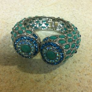 Clasp bracelet