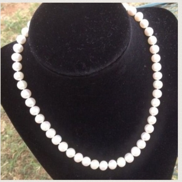 SOLD ✨HP✨Beautiful three piece pearl set. - Picture 2 of 4