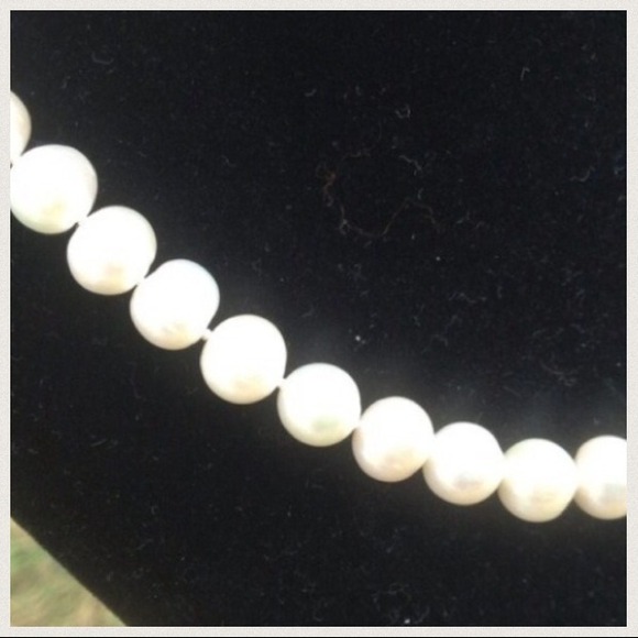 SOLD ✨HP✨Beautiful three piece pearl set. - Picture 4 of 4