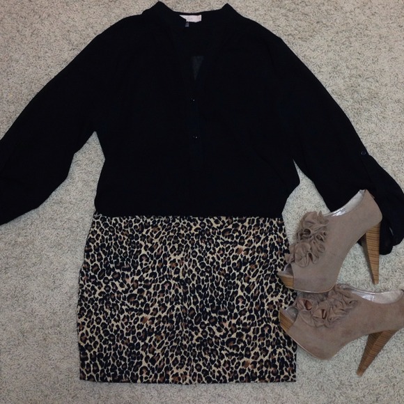 🚫SOLD IN BUNDLE🚫Cheetah print mini!
