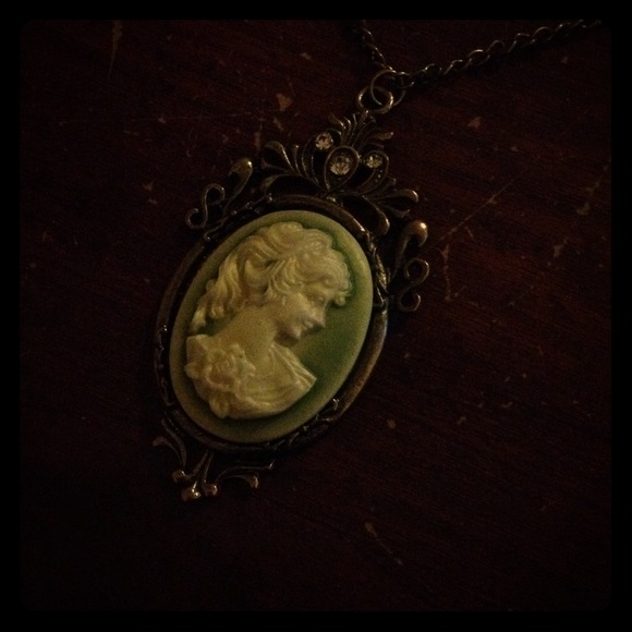🚫trading🚫 Victorian Neckless