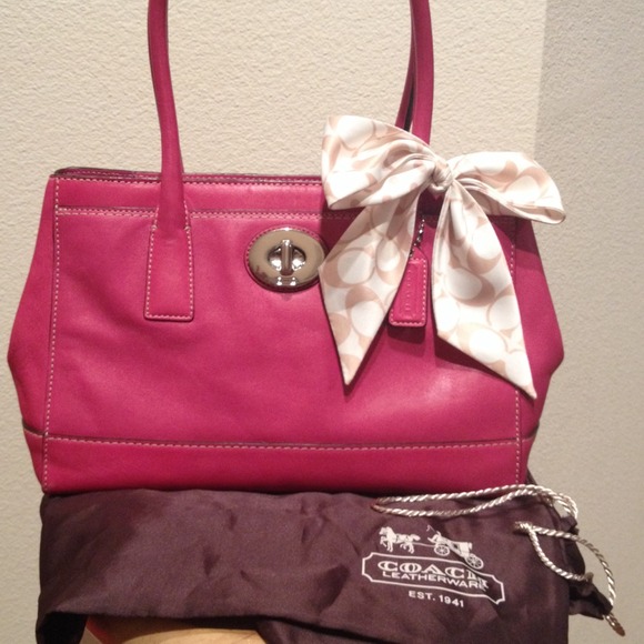 Coach Handbags - 🎉HostPick🎉New Coach Purse- Pink