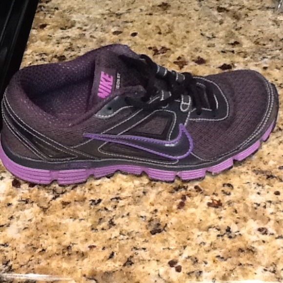 Women's black/purple Nike running shoes.