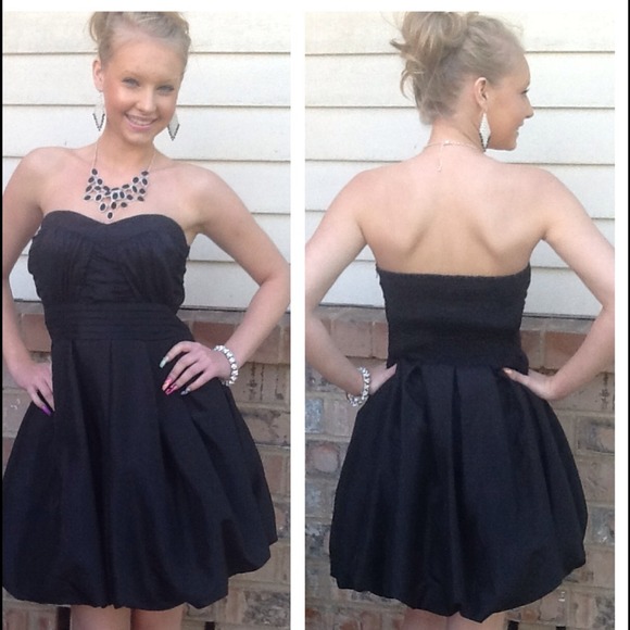 ๐HOST PICK ๐ SPECIAL OCCASION DRESS - Picture 2 of 2