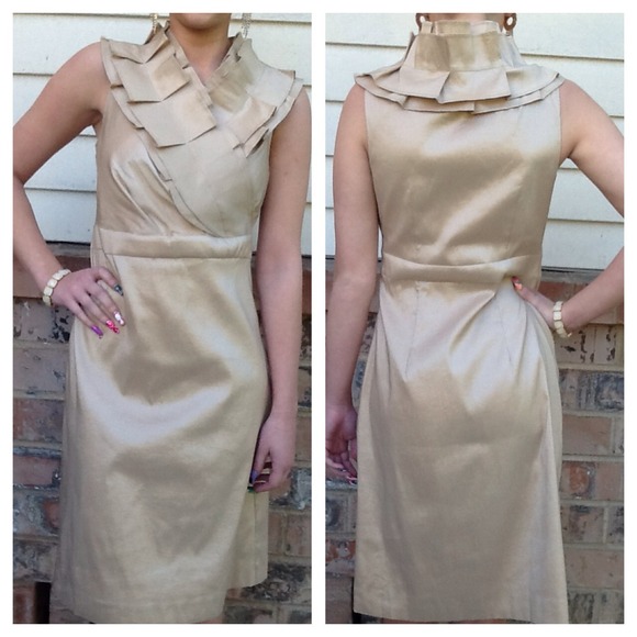 🎉HOST PICK🎉 GOLD SHIMMERY SPECIAL OCCASION DRESS - Picture 2 of 4