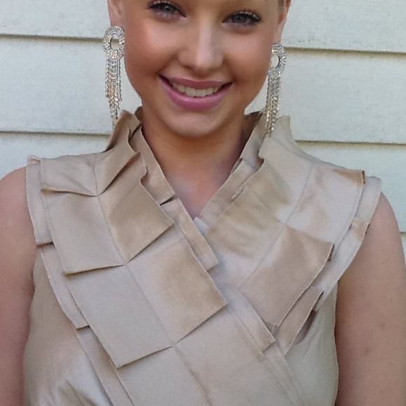 🎉HOST PICK🎉 GOLD SHIMMERY SPECIAL OCCASION DRESS - Picture 3 of 4