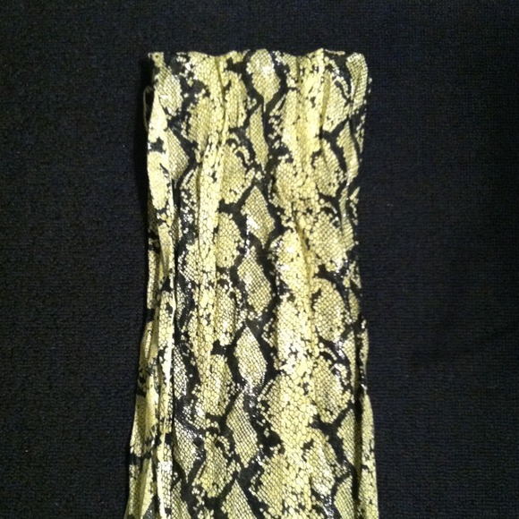 🚫SOLD IN BUNDLE🚫Snake Skin Print Scarf