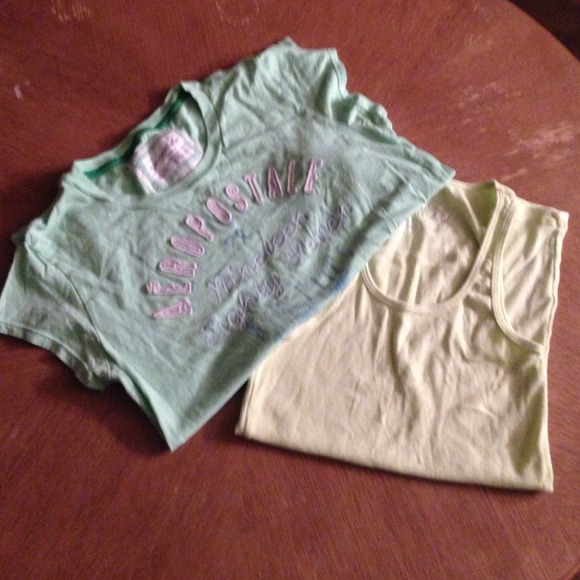 CUTE lil top! SOLD! SOLD NO LONGER HAVE! SOLD!!😊