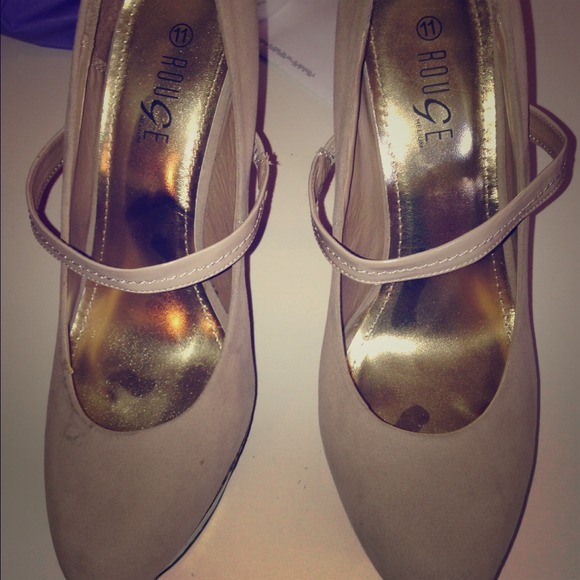Never worn cute nude & snakeskin platform pumps!