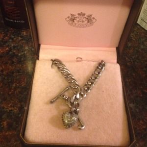✋Swapped Juicy couture silver necklace
