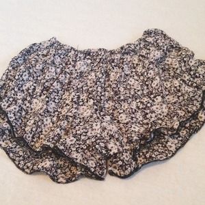 🚫SOLD🚫 floral vodis 🌼