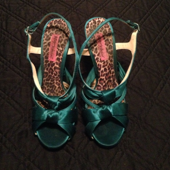 Forest green Betsey Johnson heels
