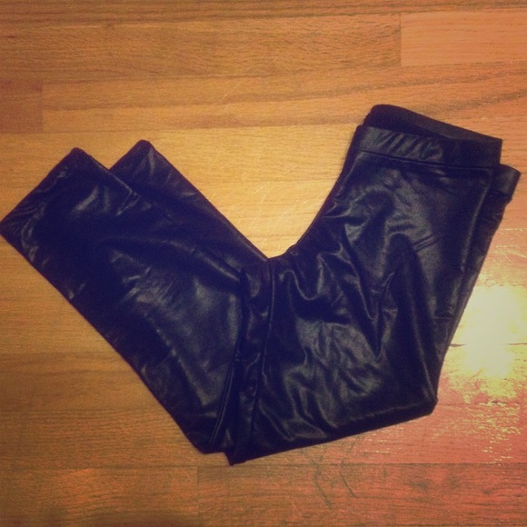 🚫SOLD🚫Faux leather leggings