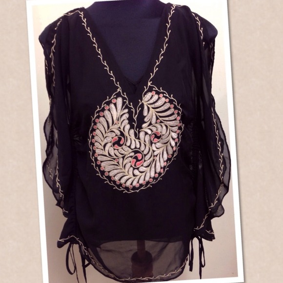 ~SOLD~ in bundle Arden Boho cold shoulder top