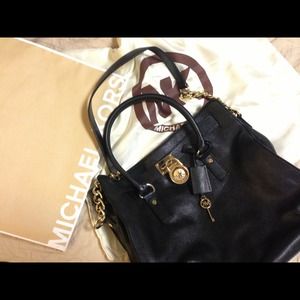 ⛔SOLD⛔💯% Michael Kors Hamilton black Large