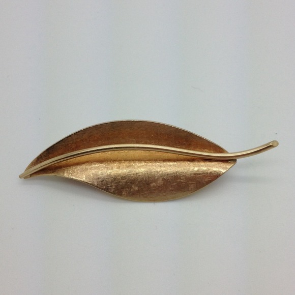 Van Dell Jewelry - Vintage 12k GF Signed Van Dell Leaf Brooch