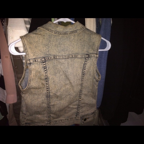 ✨Jean Vest✨ - Picture 2 of 3