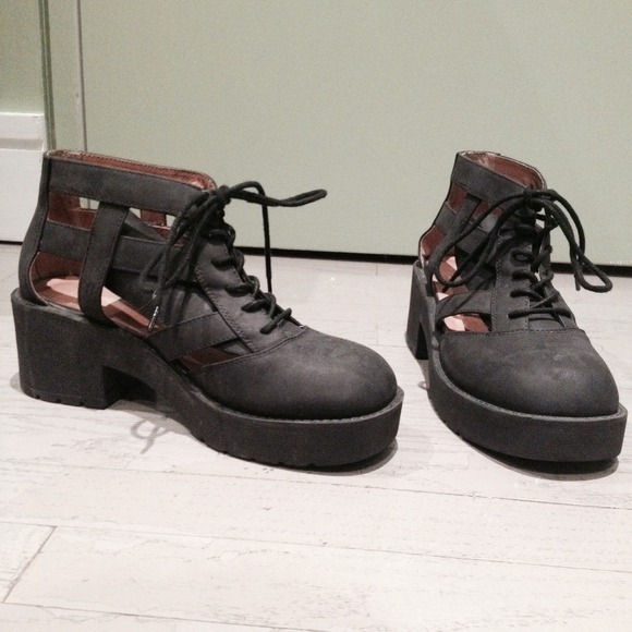 Black Heeled Fashion Boots