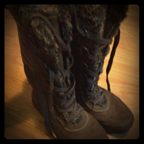 Boots - 😍Brown Suede Winter Boots Size 7