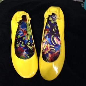 ✂️Yellow Flats✂️