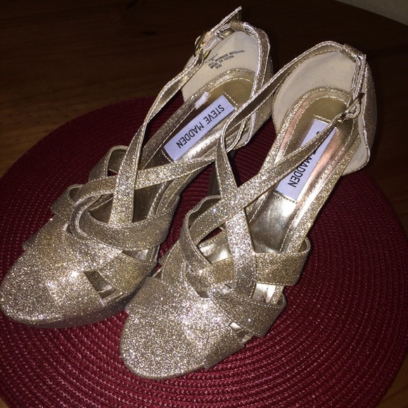 NEW! Steve Madden gold glitter heels.