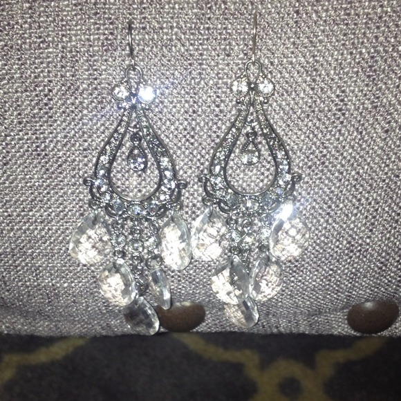 Large dangle earrings! - Picture 2 of 2