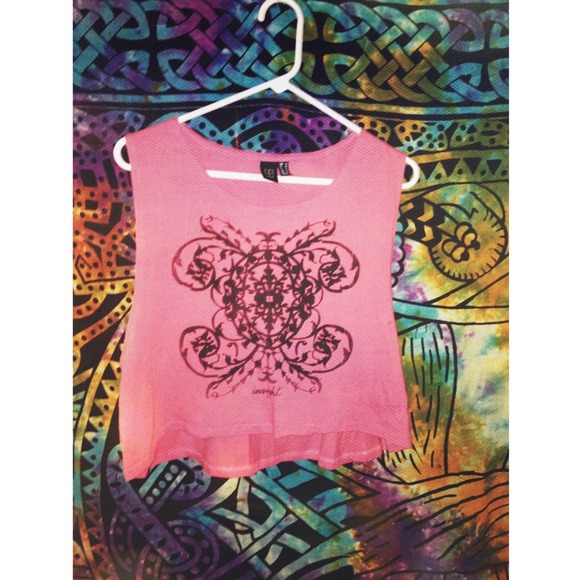 UO Muscle T (semi high low) 🎀