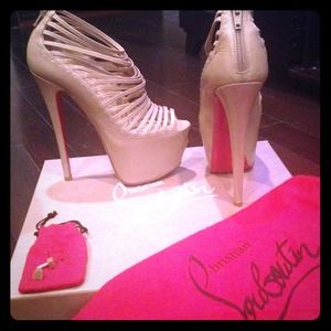 Christian Louboutin nude "Zoulou" 160mm