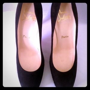 🔴Sold  Christian  Louboutin brown sued pumps