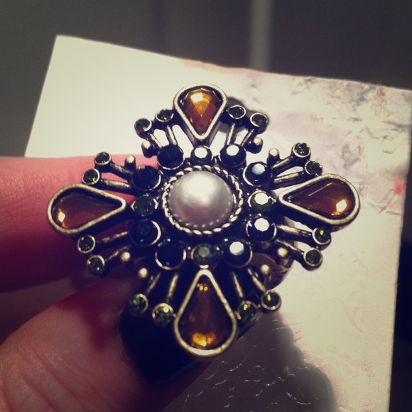 Pretty costume ring