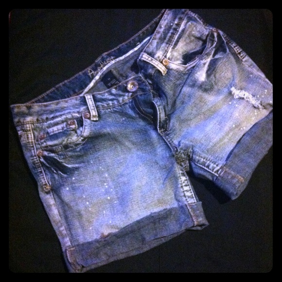 🚫SOLD%🚫IN BUNDLE%% Distressed denim shorts