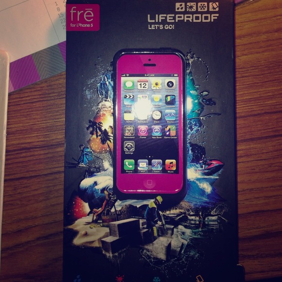 ⛔️⛔️ON HOLD⛔️⛔️Lifeproof iPhone 5 Magenta case