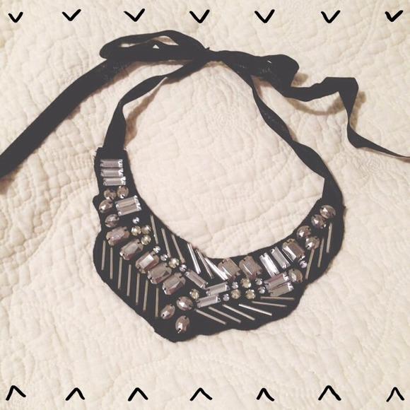 Jewelry - NWOT black jeweled statement necklace