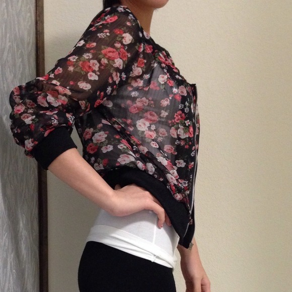 Flower-black base blazer - Picture 2 of 3