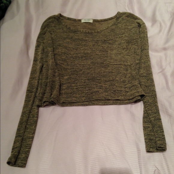 ❌SOLD❌Brandy Melville cropped long sleeve shirt