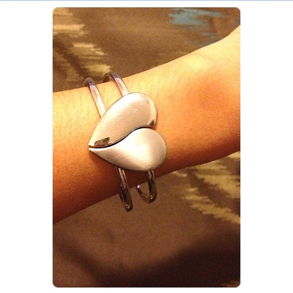 Jewelry - 🎉HOSTPICK🎉💞Heart bracelet💞
