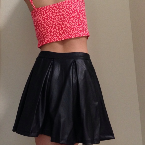 Leather- black skirt - Picture 2 of 4