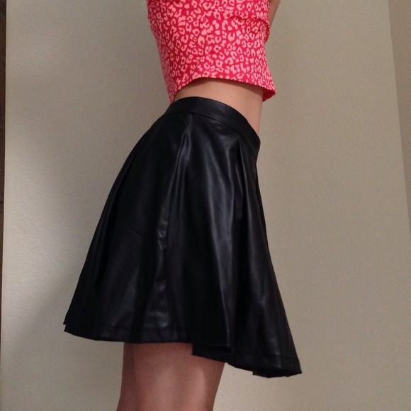 Leather- black skirt - Picture 3 of 4