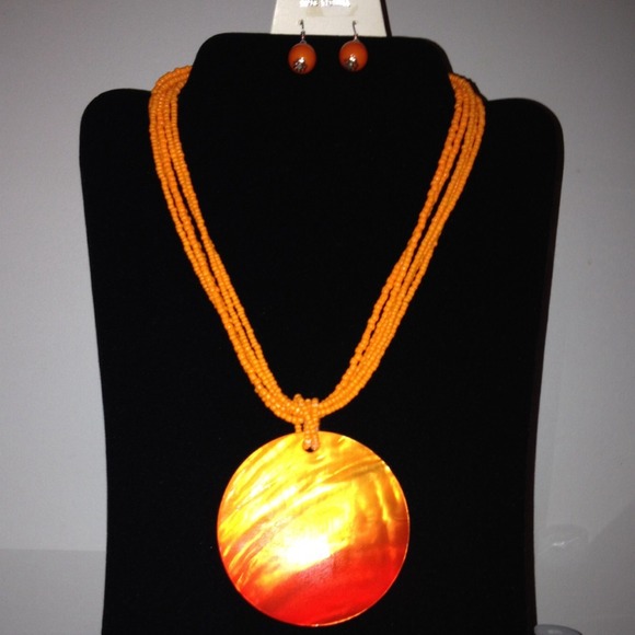 Large Seashell Pendant Necklace/Earring  Set