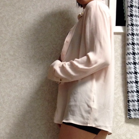 Beige top - Picture 3 of 4