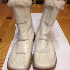 Aldo cream leather boots, fur lined.    Size 6