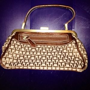 ✨REDUCED✔️NEW w/o tag. Tommy Hilfiger purse/clutch