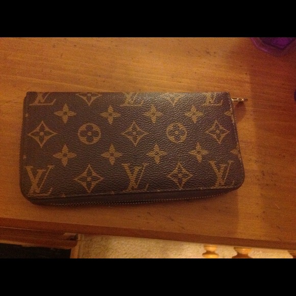 CUTE WALLET! LV