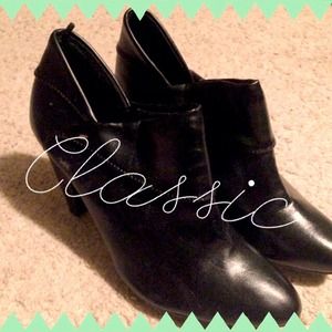 Black Old Navy booties